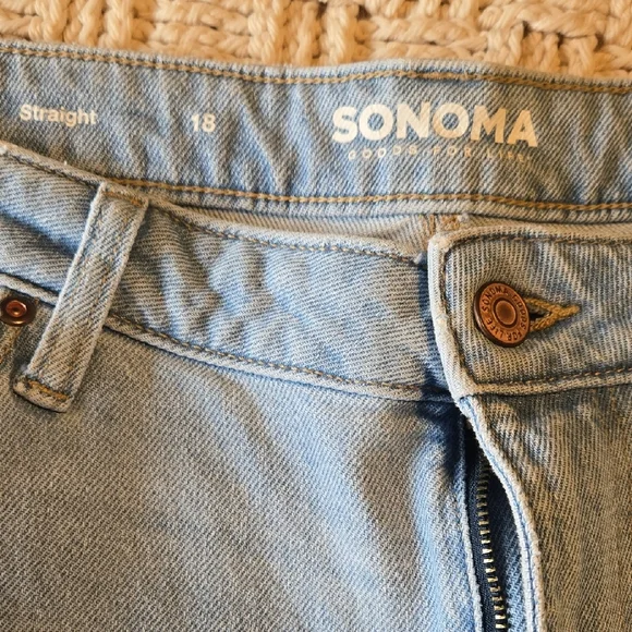 Sonoma Light Blue Straight Fit Jeans With Some Distressing - Picture 3 of 7